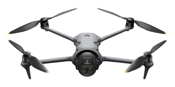 DJI Mavic 4 Pro Fly More Combo 4 rotors Quadcopter 100 MP 12288 x 8192