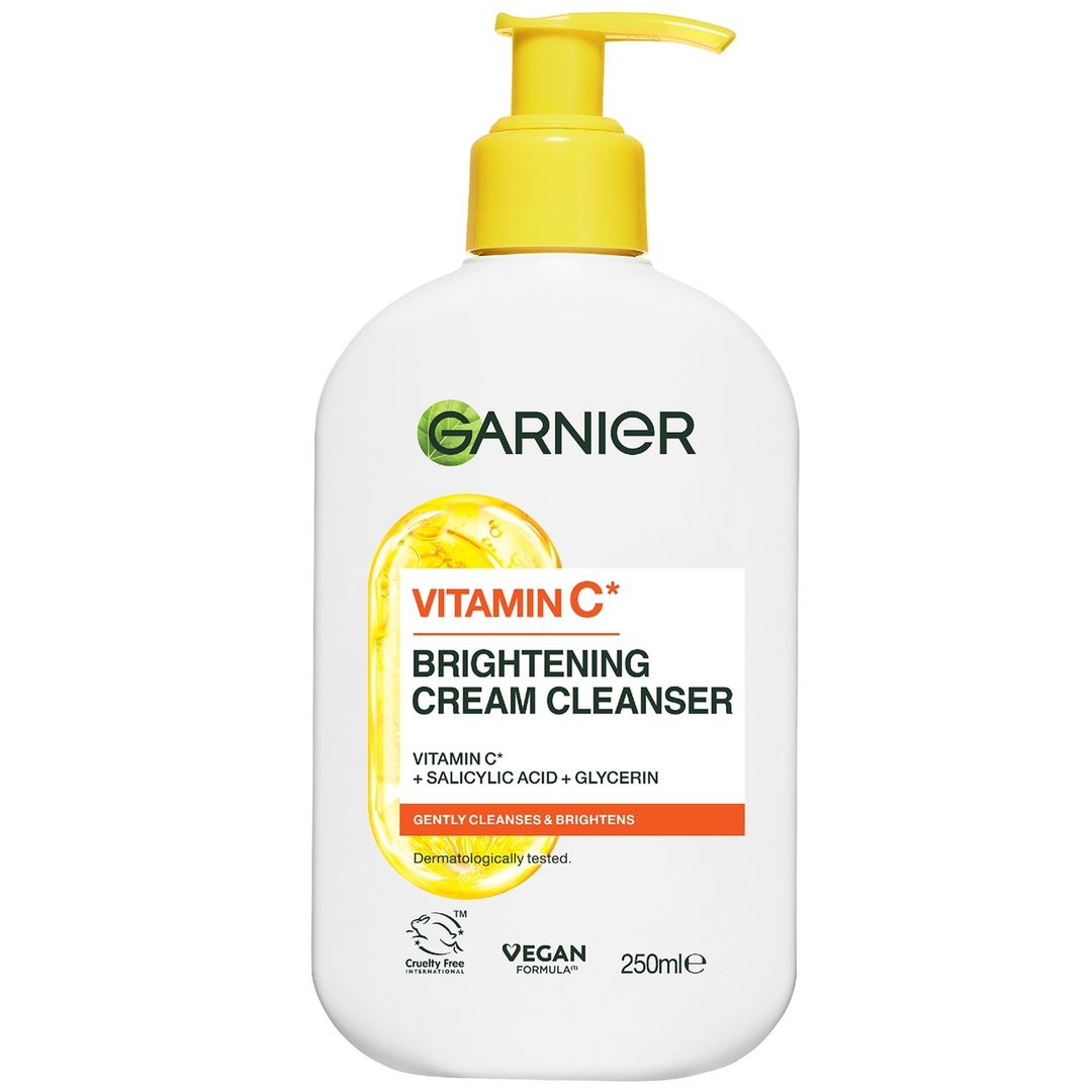 Garnier Skin Active Vitamin C Brightening Cream Cleanser 250ml - Image 1