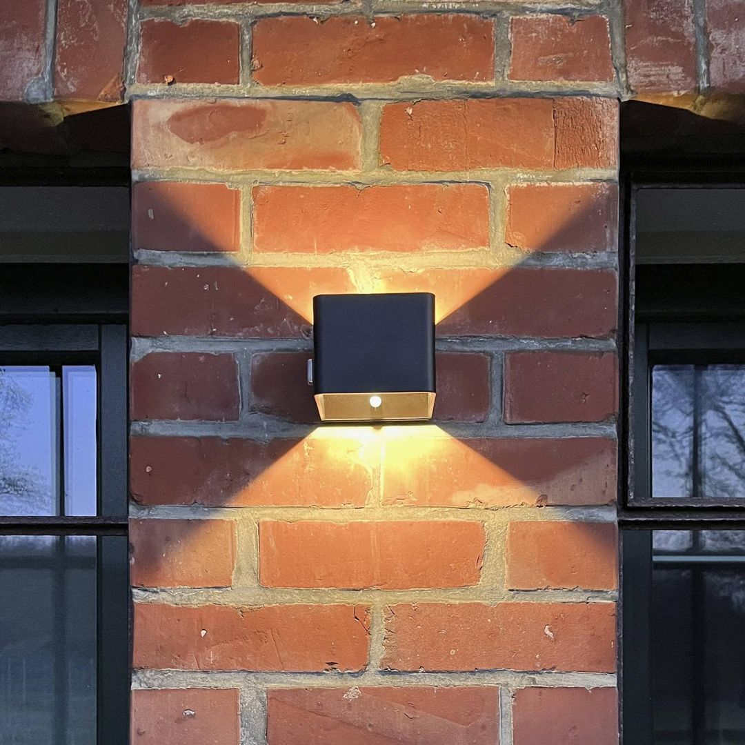 Brilliant LED outdoor wall lamp Iseo, black, width 10 cm, sensor - Image 1