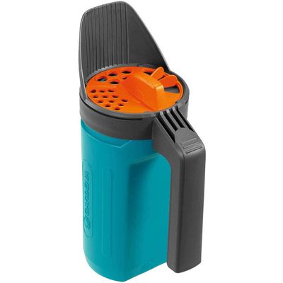Gardena Feed, Salt and Seed Mini Spreader 1.7kg