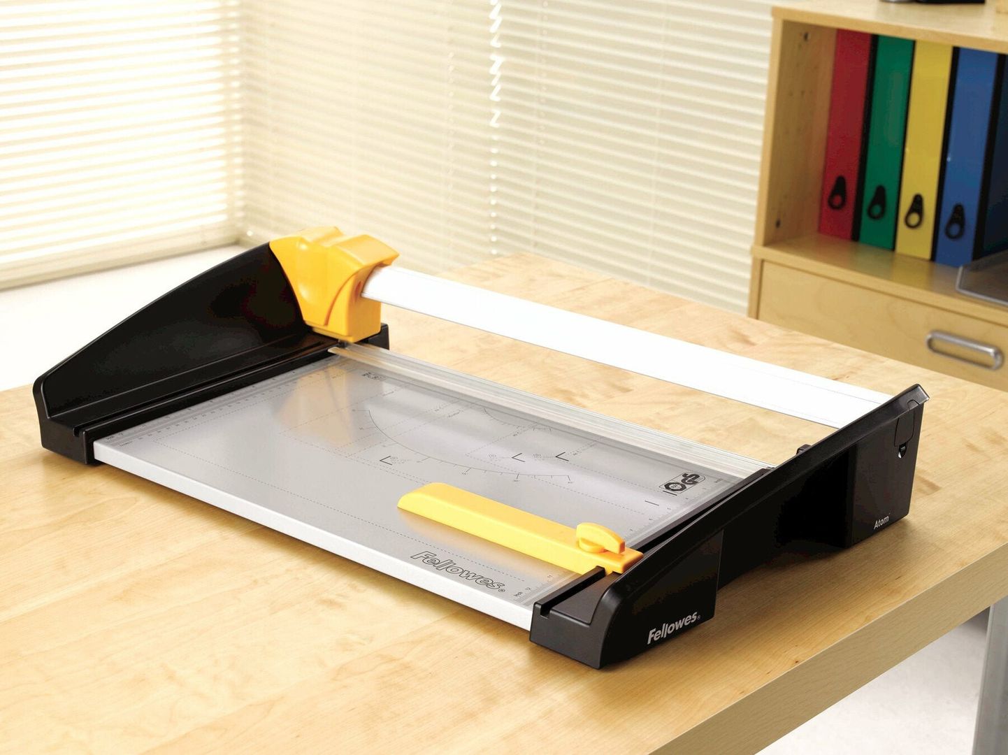 Fellowes Atom A3/180 paper cutter 30 sheets - Image 1