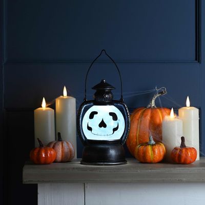 Festive 19cm Battery Operated Lit Skull Lantern Water Spinner