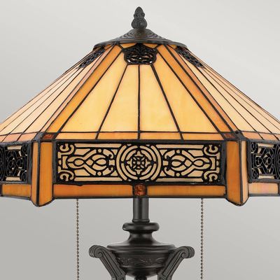 QUOIZEL Indus table lamp in a Tiffany style