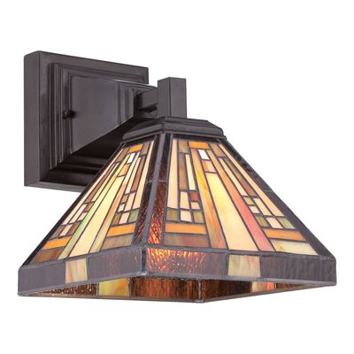 QUOIZEL Stephen wall light in a Tiffany style