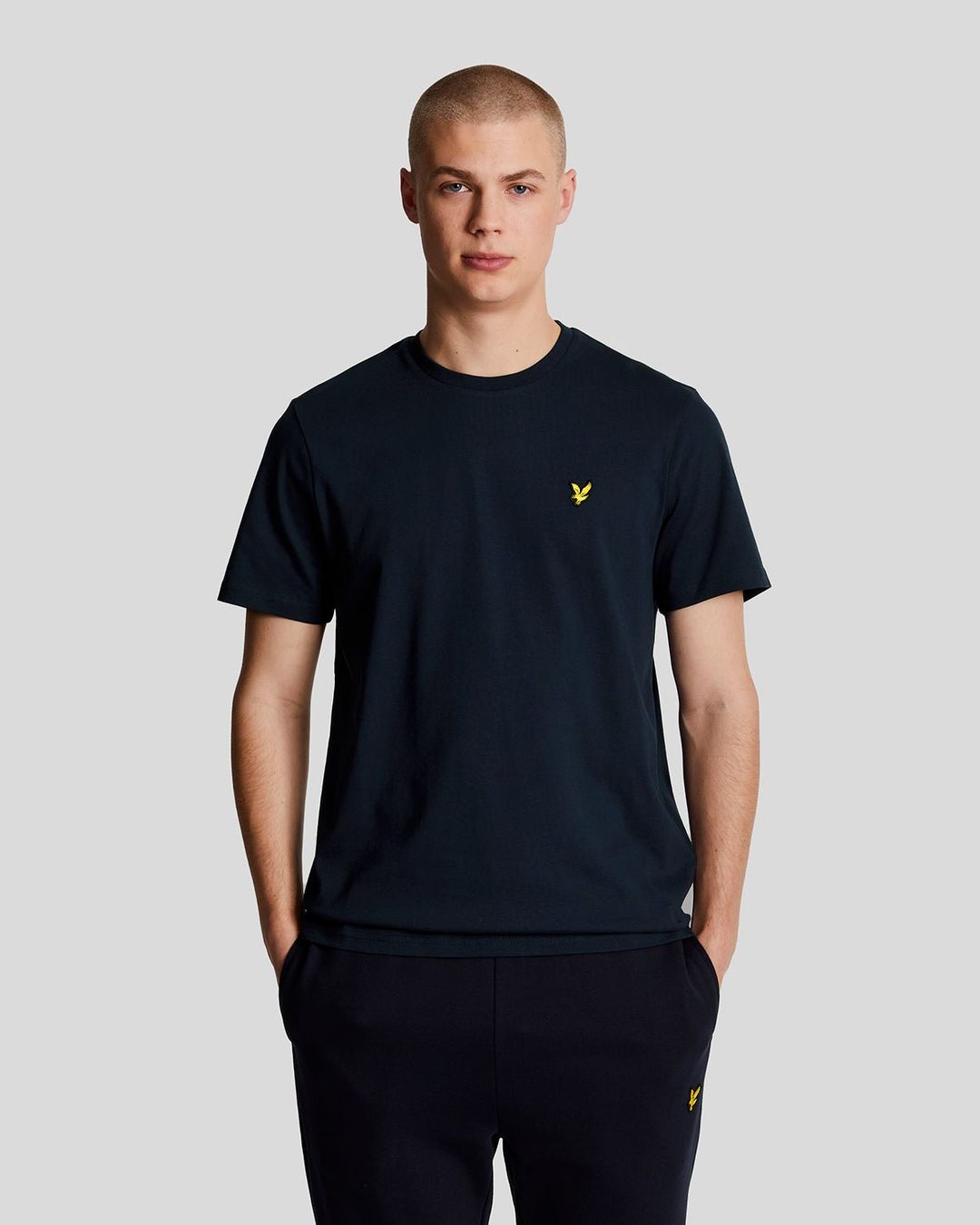 Lyle & Scott Men's Cotton Crew Neck T-Shirt in Navy - Image 1
