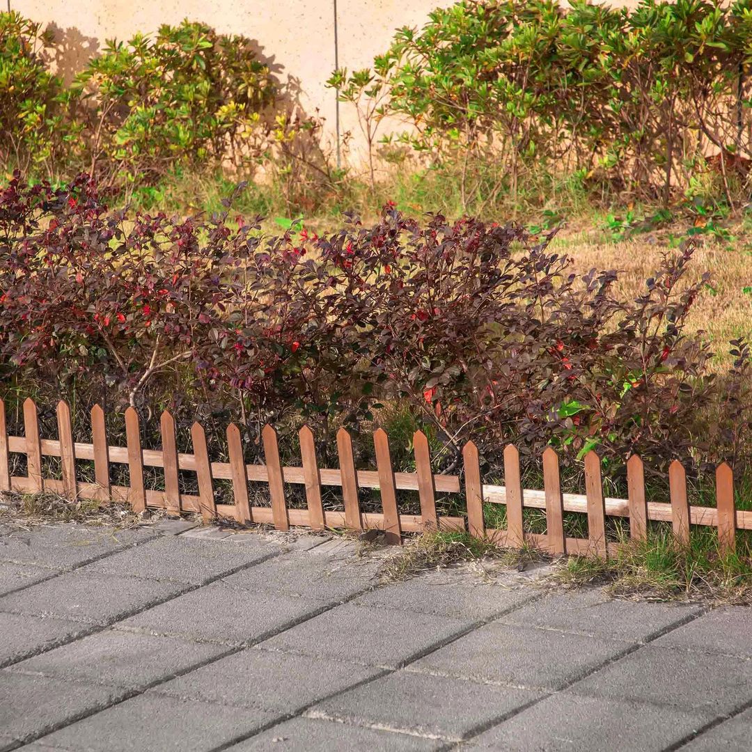 Outsunny Pack of 12 Wooden Border Fences - Brown - Image 1