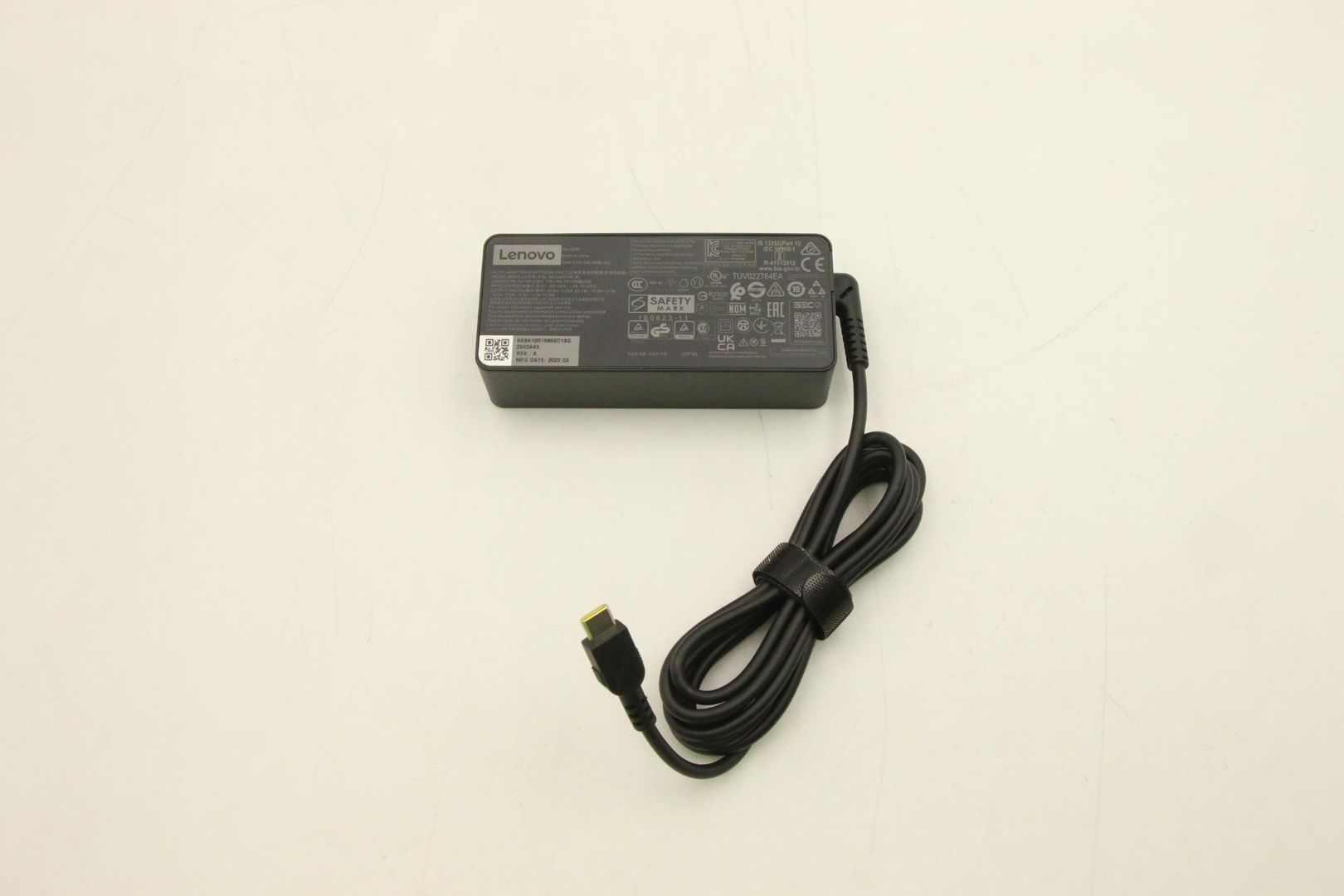 Lenovo 5A10W86302 power adapter/inverter Indoor 65 W Black - Image 1