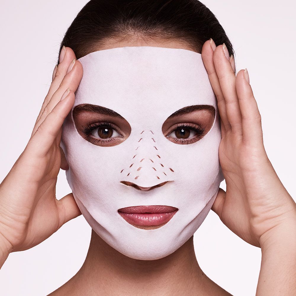 Charlotte Tilbury Instant Magic Facial Dry Sheey Mask - Hydrating Dry Sheet Mask 2,3 G - Image 1