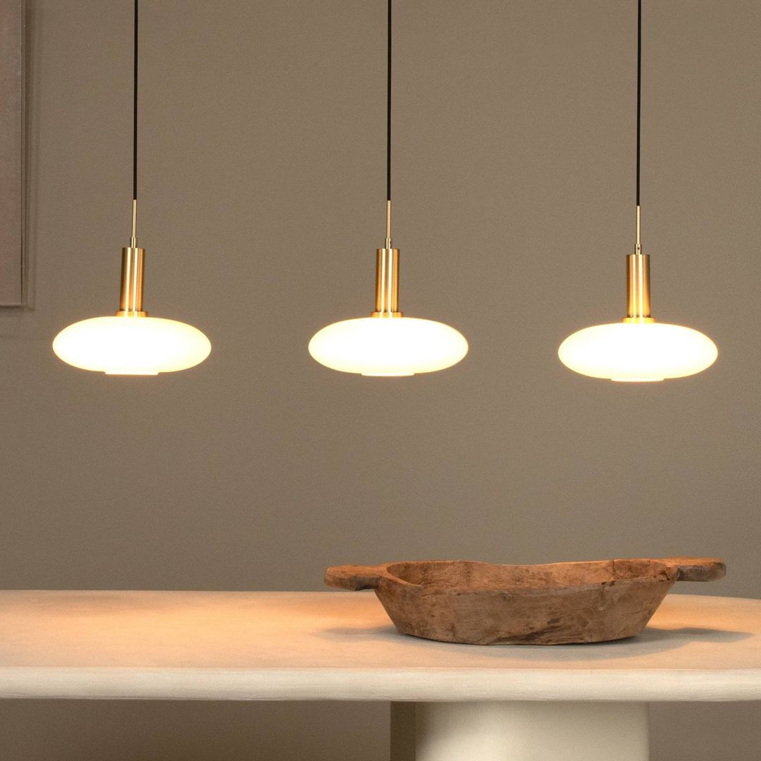 Lucide Singala glass pendant light, Ø 30 cm, 110 cm, opal, 3-bulb - Image 1
