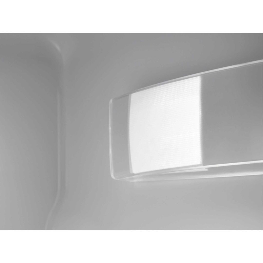 AEG NSC6L18ZES Series 6000 Integrated 70/30 Low Frost Fridge Freezer - Image 1