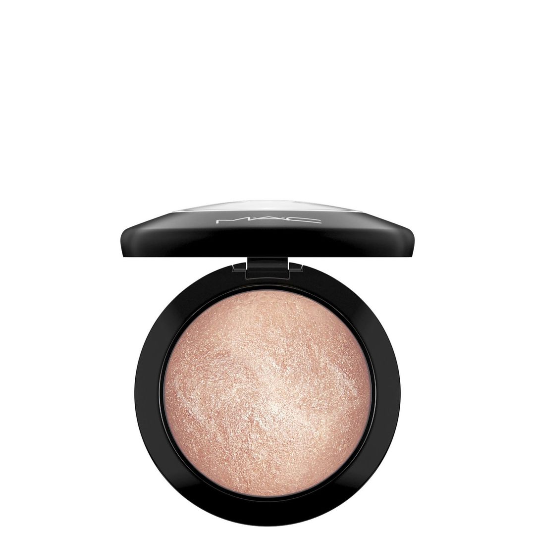 MAC Mineralize Skinfinish Highlighter (Various Shades) - Soft and Gentle - Image 1