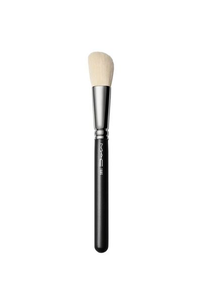 MAC Cosmetics 168S Large Angled Cotour Brush Contour Brush in Black