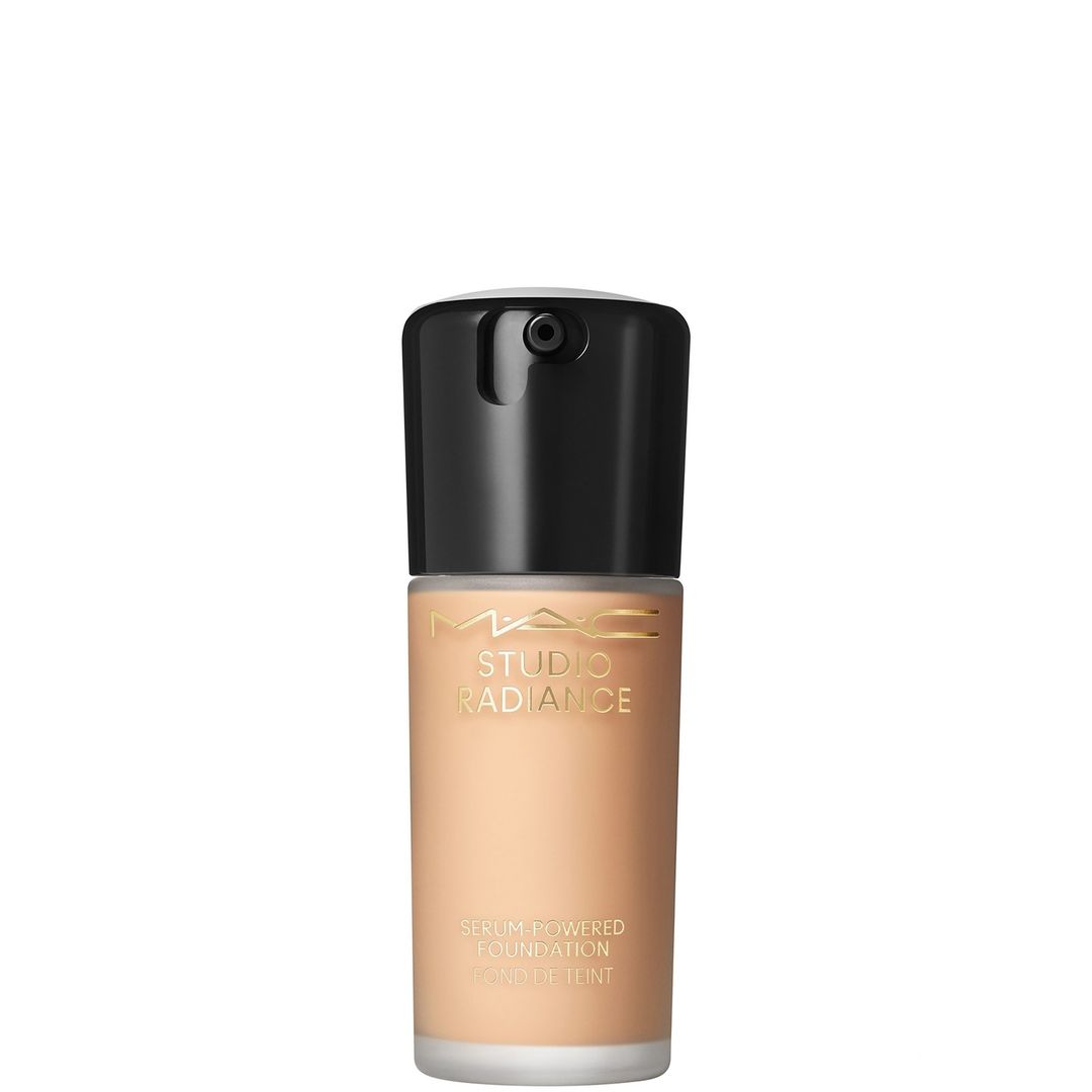 MAC Studio Radiance Serum Powered Foundation 30ml (Various Shades) - NW20 - Image 1