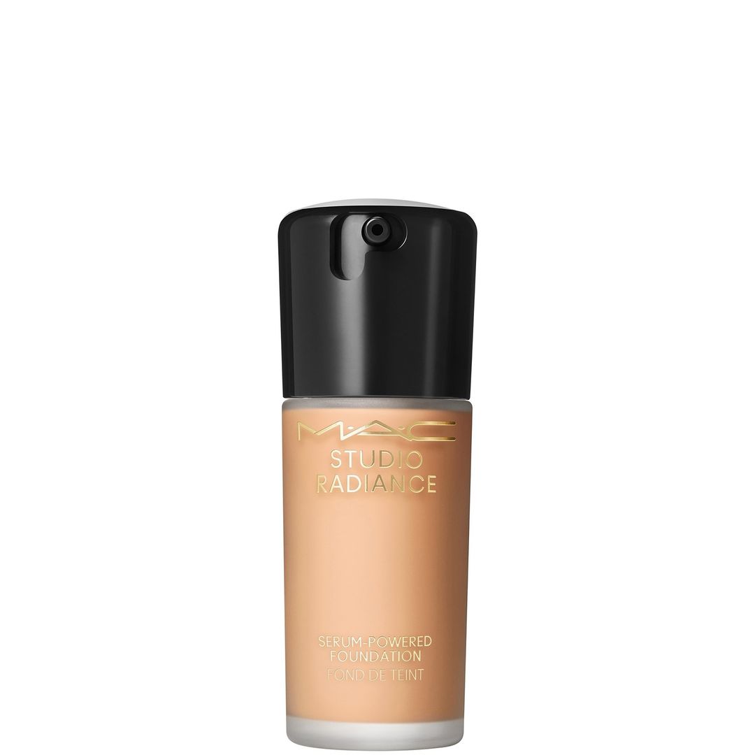 MAC Studio Radiance Serum Powered Foundation 30ml (Various Shades) - NW22 - Image 1