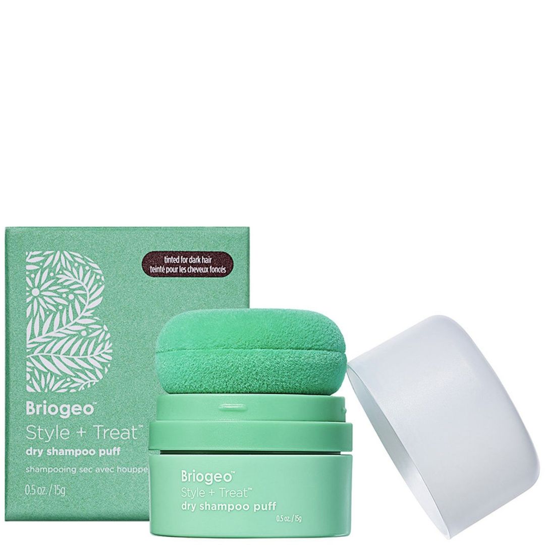 Briogeo Style + Treat Dry Shampoo Puff - Tinted for Dark Hair 15g - Image 1