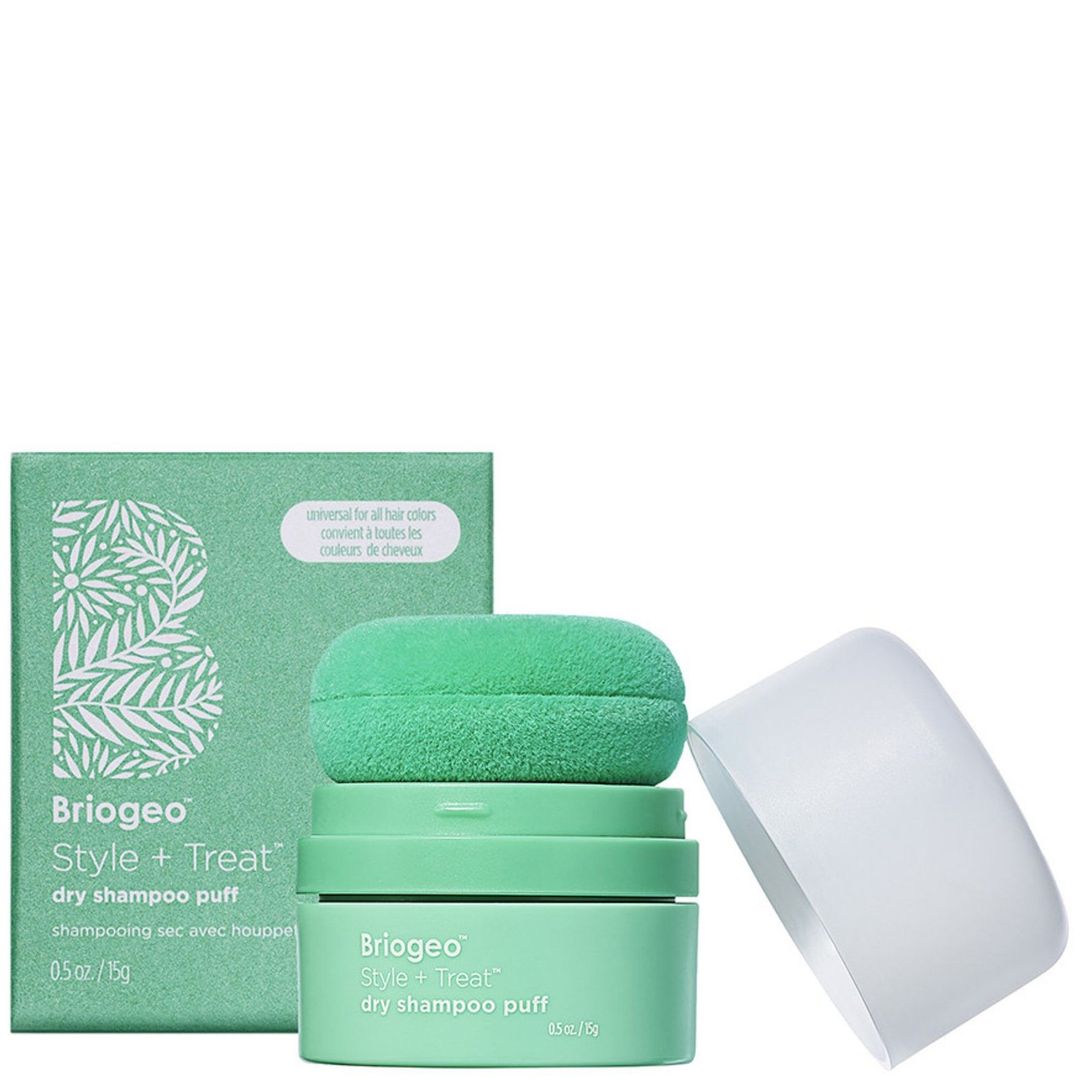 Briogeo Style + Treat Dry Shampoo Puff - Universal For All Hair Colors 15g - Image 1