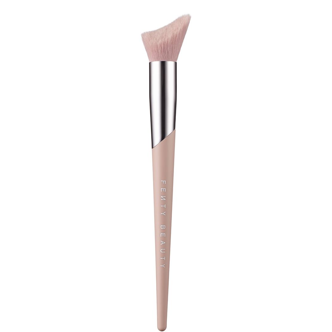 Fenty Beauty Cheek-Hugging Highlight Brush - 120 - Image 1