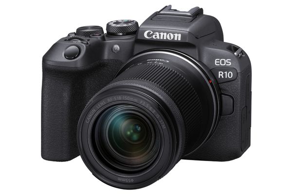 CANON EOS R10 Mirrorless Camera with RF-S 18-150 mm f/3.5-6.3 IS STM Lens, Black